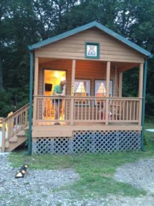 Deluxe Lodge - Mystic KOA